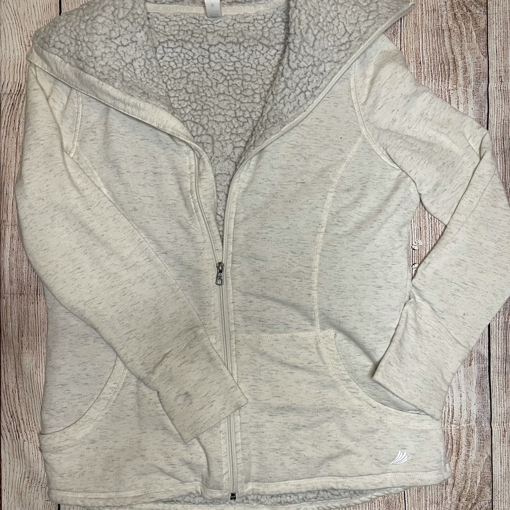 Free 2B warm winter jacket size Medium